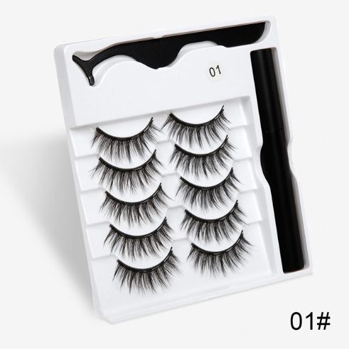 False eyelashes with magnets paired with nude makeup style
